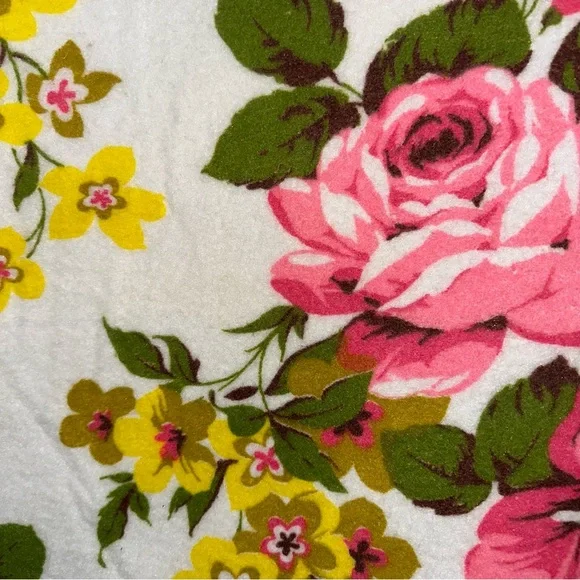NWT Vintage Floral 72”x90” Blanket